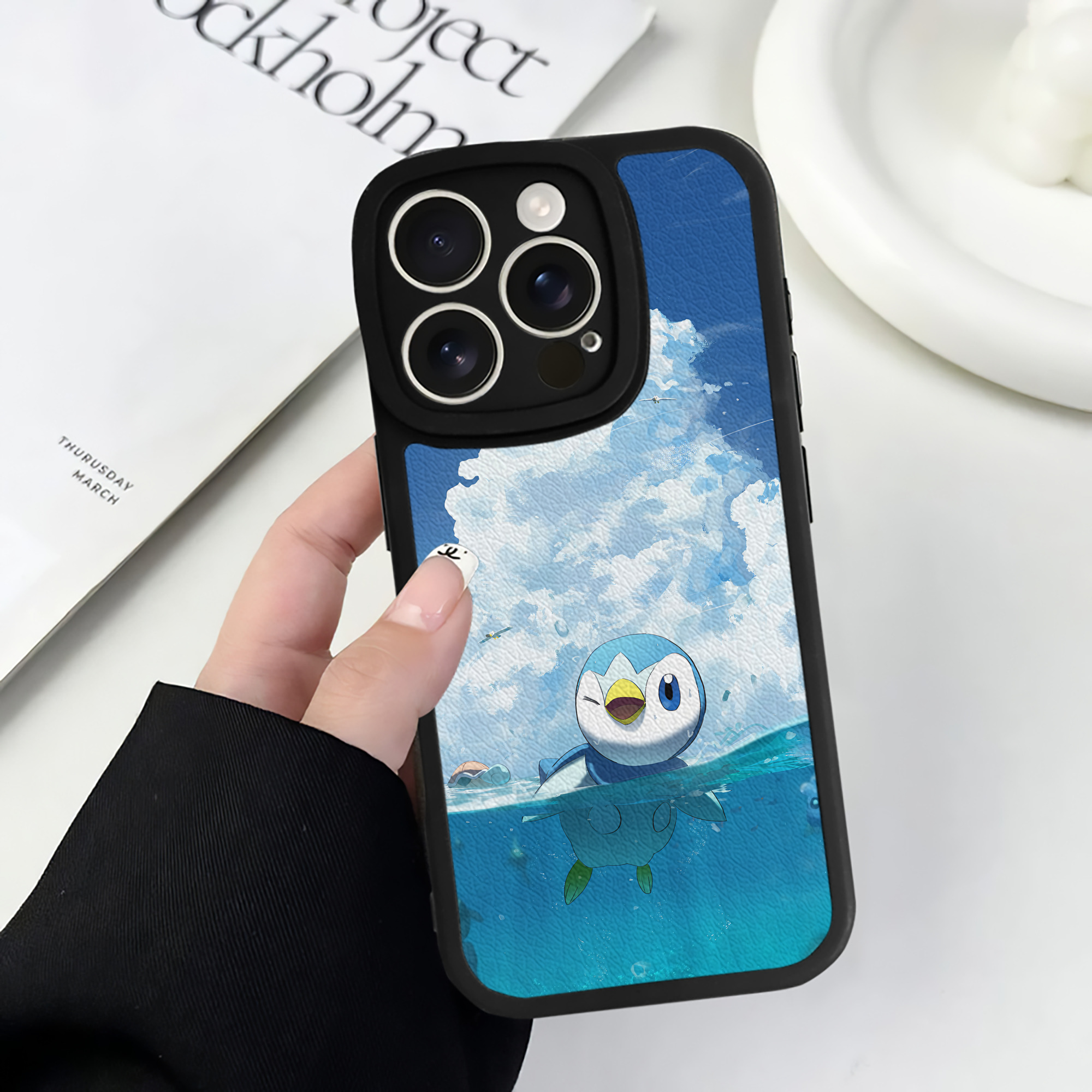 （画像用） ポケットモンスター Pokémon 【iPhone 16シリーズ対応】シリコンスマホケース（レザー調） 材質：シリコン